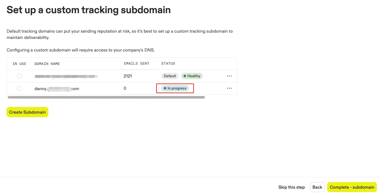 Custom tracking subdomain 创建中的进度状态。